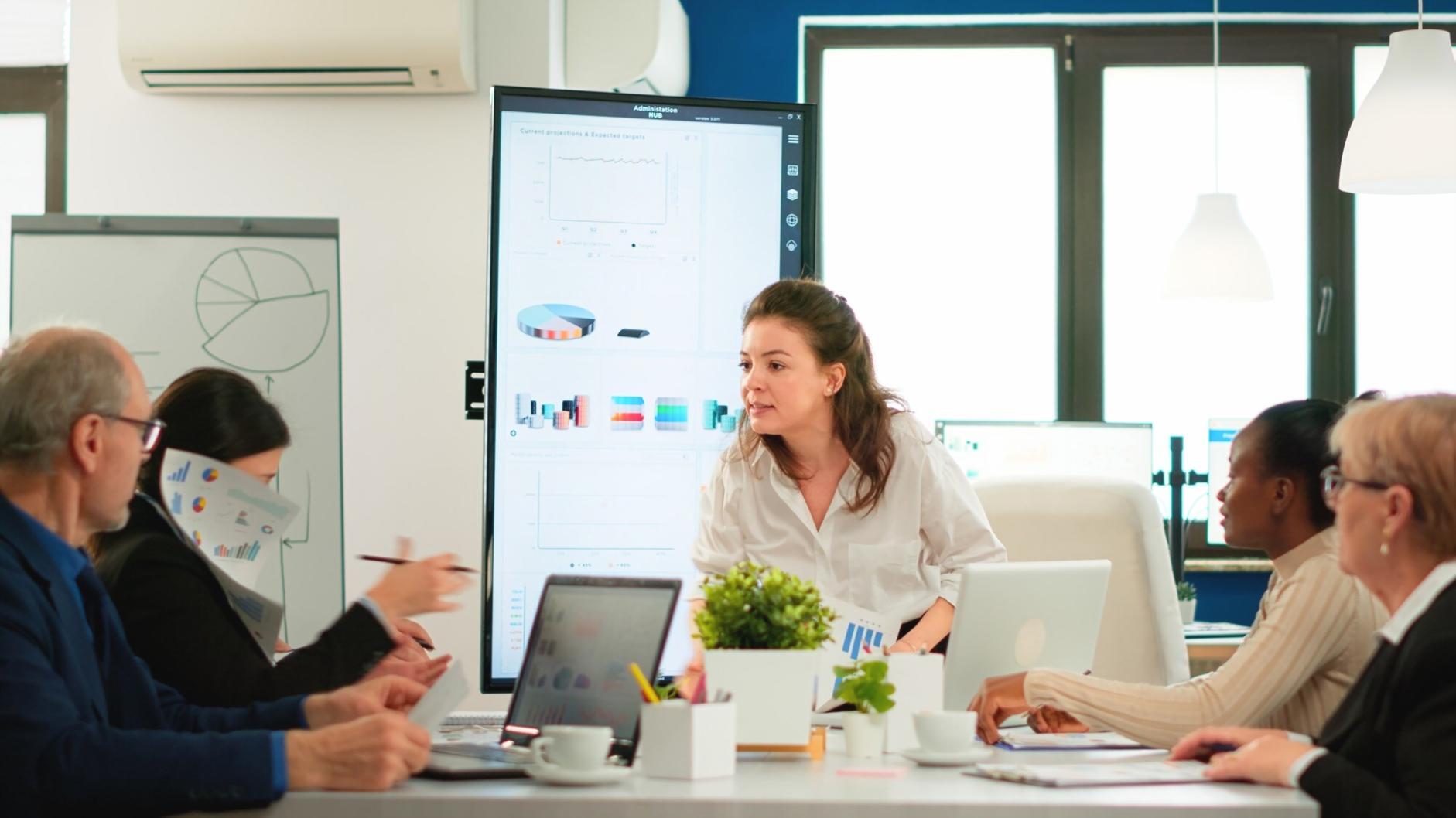 Interactive learning environment with financial planning tools and resources